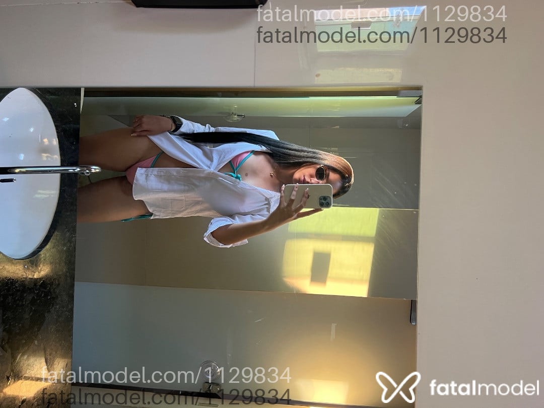 Acompanhante mulher morena (o) de olhos castanhos - Angel