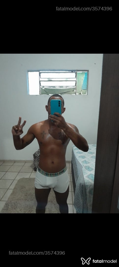 Acompanhante homem morena (o) de olhos pretos - Pretinho