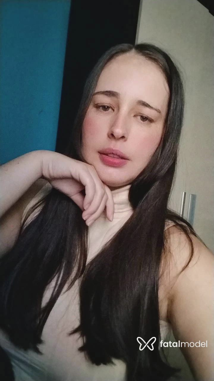 Acompanhante mulher com cabelo castanho de olhos verdes - Ary Acompanhante mulher com cabelo castanho de olhos verdes - Ary