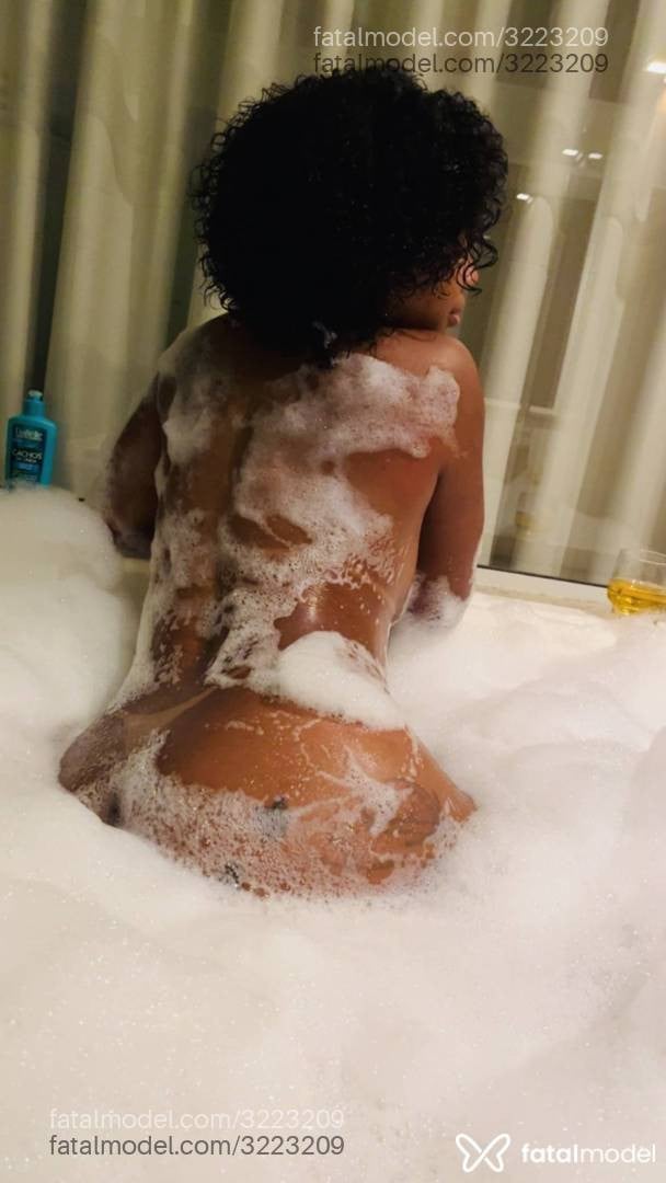 Acompanhante mulher com cabelo castanho de olhos castanhos em Petrópolis Acompanhante mulher com cabelo castanho de olhos castanhos em Petrópolis - Rafaela