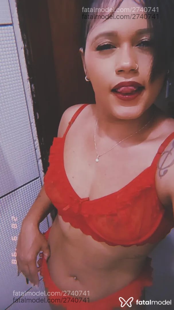 Acompanhante mulher morena (o) de olhos pretos - Morena