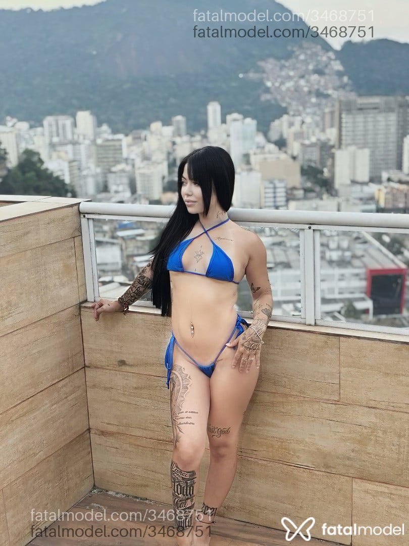 Acompanhante mulher morena (o) de olhos azuis - Ellena Vieira
