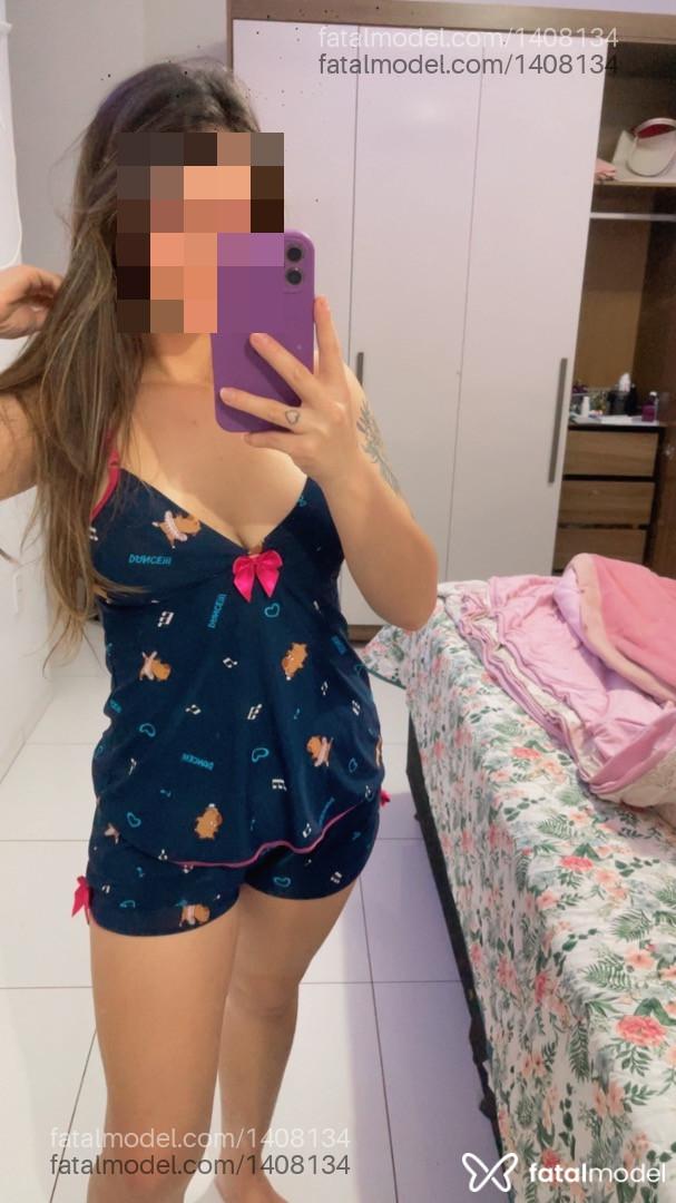 Acompanhante mulher com cabelo castanho de olhos verdes - Yara