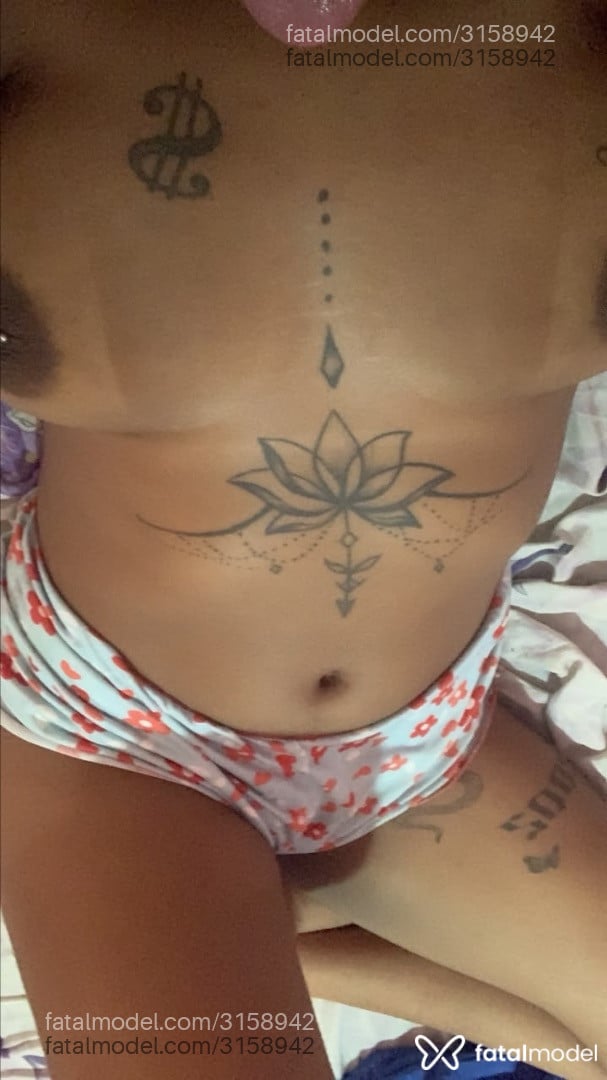 Acompanhante mulher morena (o) de olhos castanhos - Mel Mel