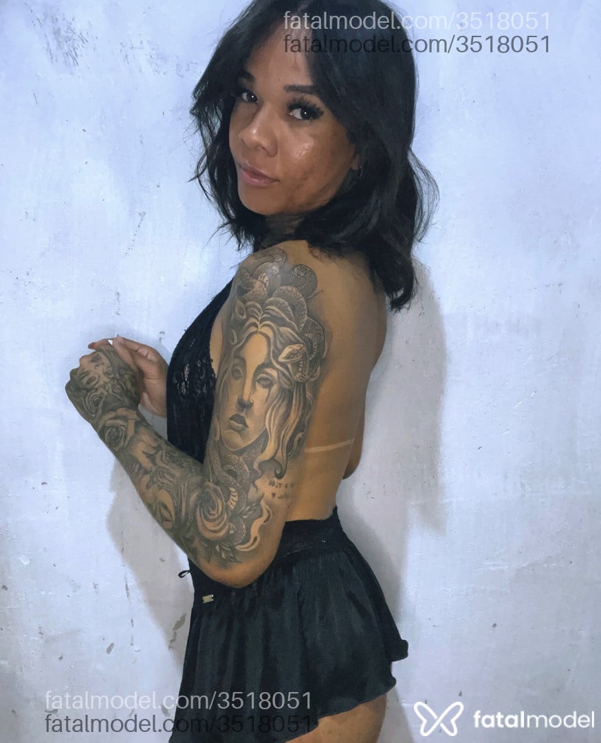 Acompanhante mulher trans morena (o) de olhos castanhos - ágatha