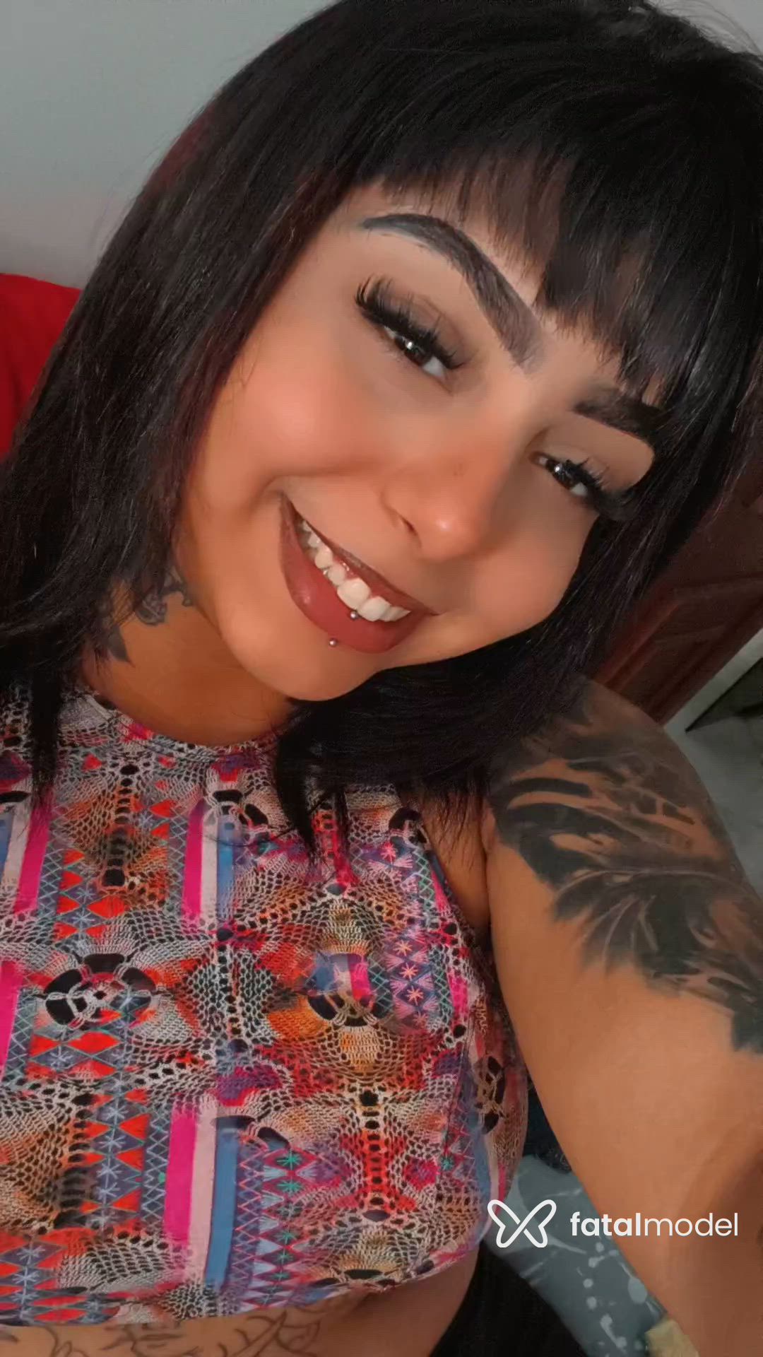 Acompanhante mulher morena (o) de olhos castanhos - Charlotte
