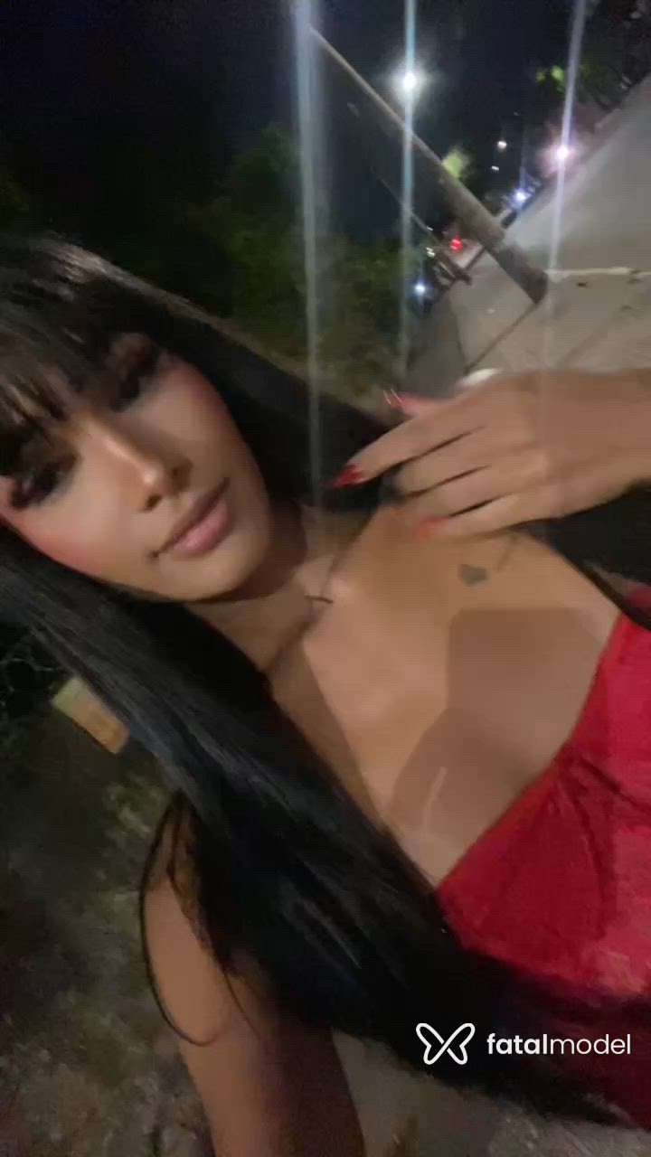 Acompanhante mulher trans morena (o) de olhos pretos - Emilly
