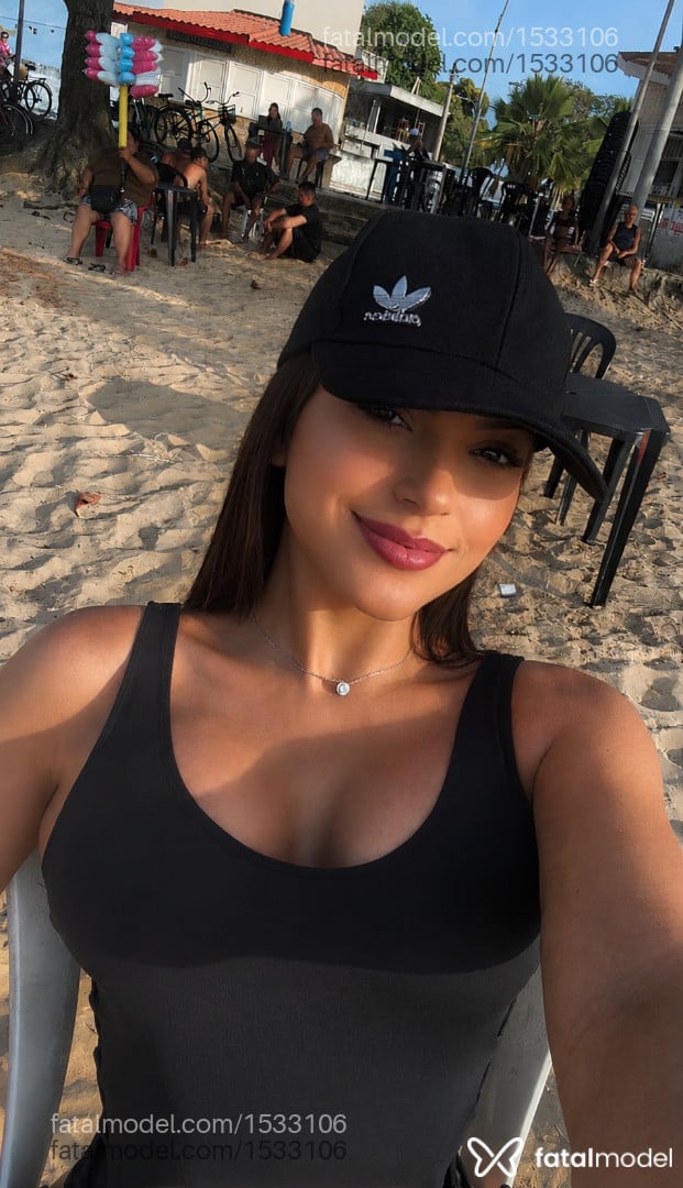 Acompanhante mulher com cabelo castanho de olhos castanhos - Beatriz