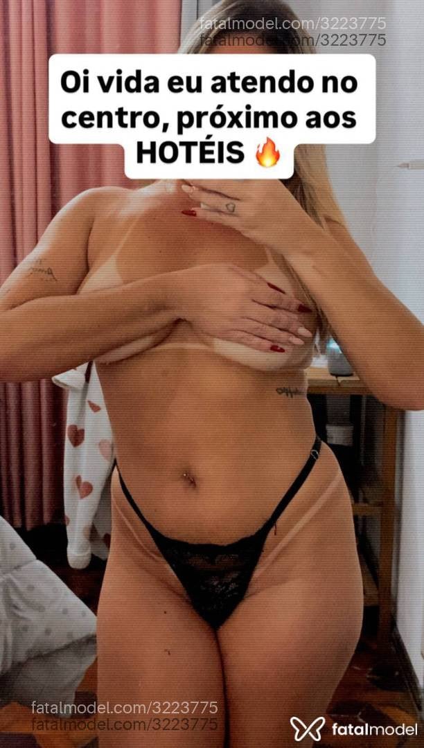Acompanhante mulher loira (o) de olhos castanhos - Suzyy