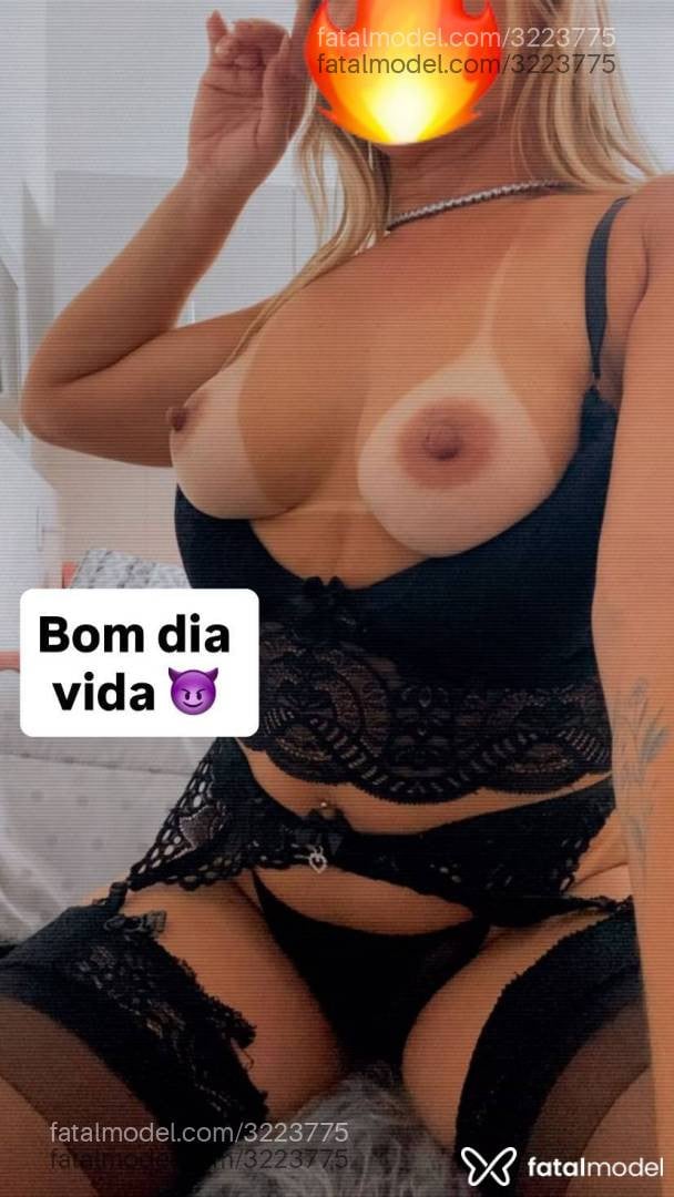 Acompanhante mulher loira (o) de olhos castanhos - Suzyy