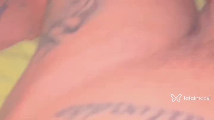 Acompanhante homem trans com cabelo castanho de olhos azuis - Juju Ferrare Acompanhante homem trans com cabelo castanho de olhos azuis - Juju Ferrare