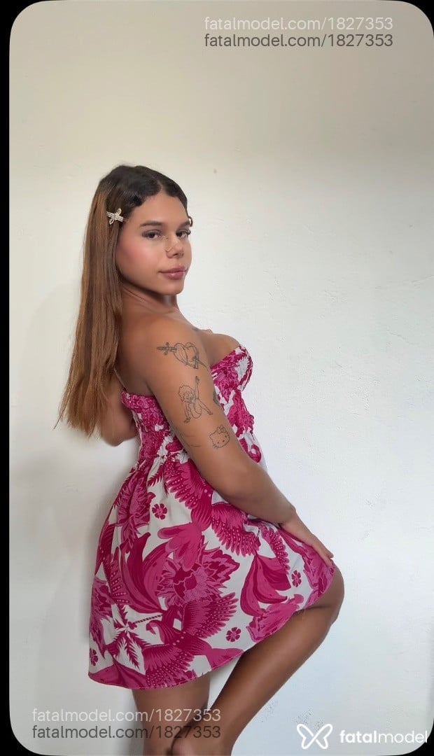 Acompanhante mulher trans ruiva (o) de olhos castanhos - Beatriz