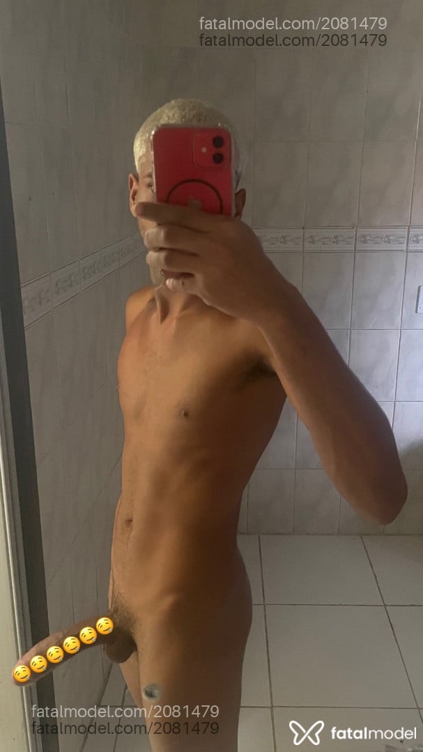 Acompanhante homem com cabelo colorido de olhos castanhos - Bigbebell