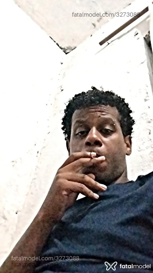 Acompanhante homem morena (o) de olhos castanhos - Tourino