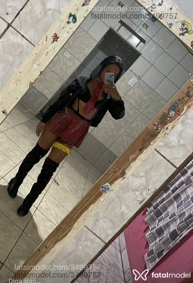 Acompanhante mulher trans morena (o) de olhos pretos - Damadecopas