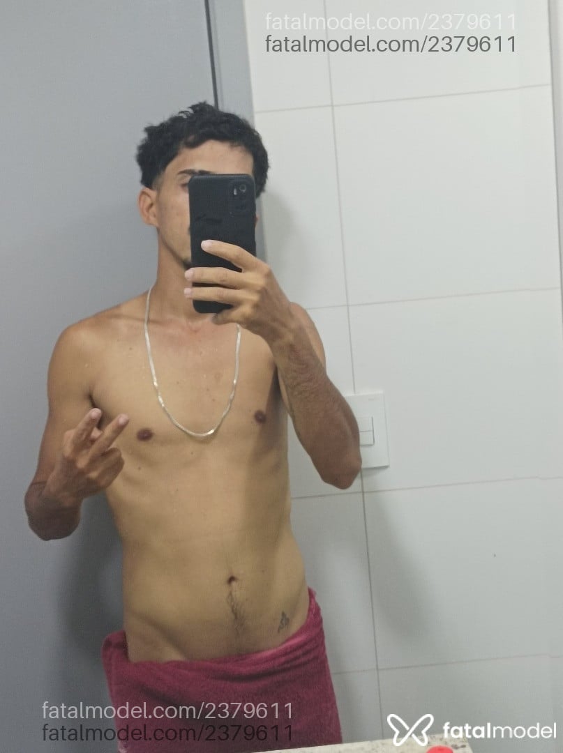 Acompanhante homem com cabelo castanho de olhos mel - Max Souza