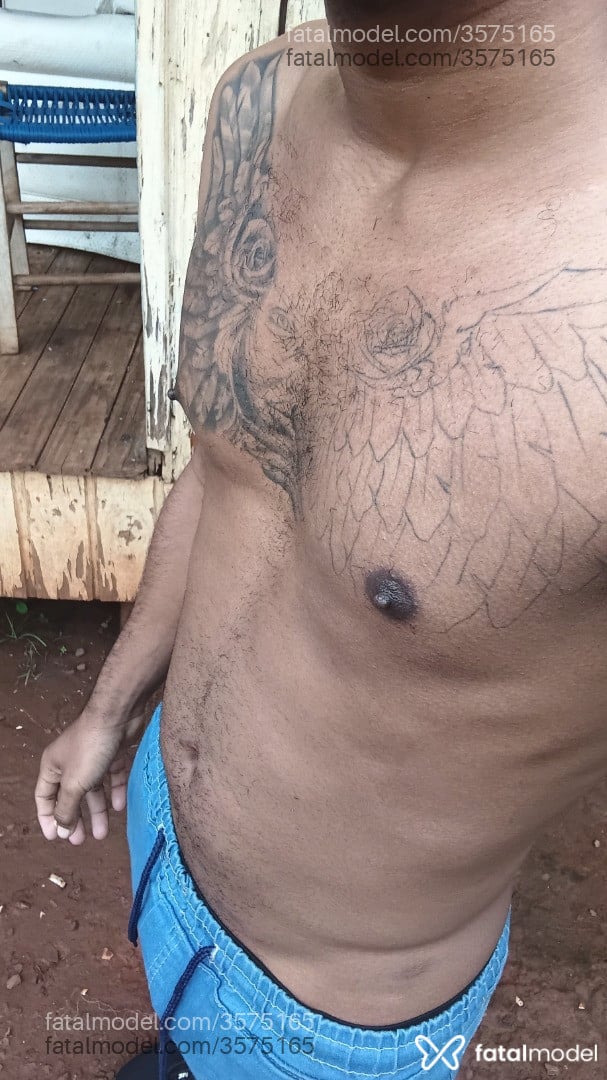 Acompanhante homem com cabelo grisalho de olhos castanhos - Raylson Freitas