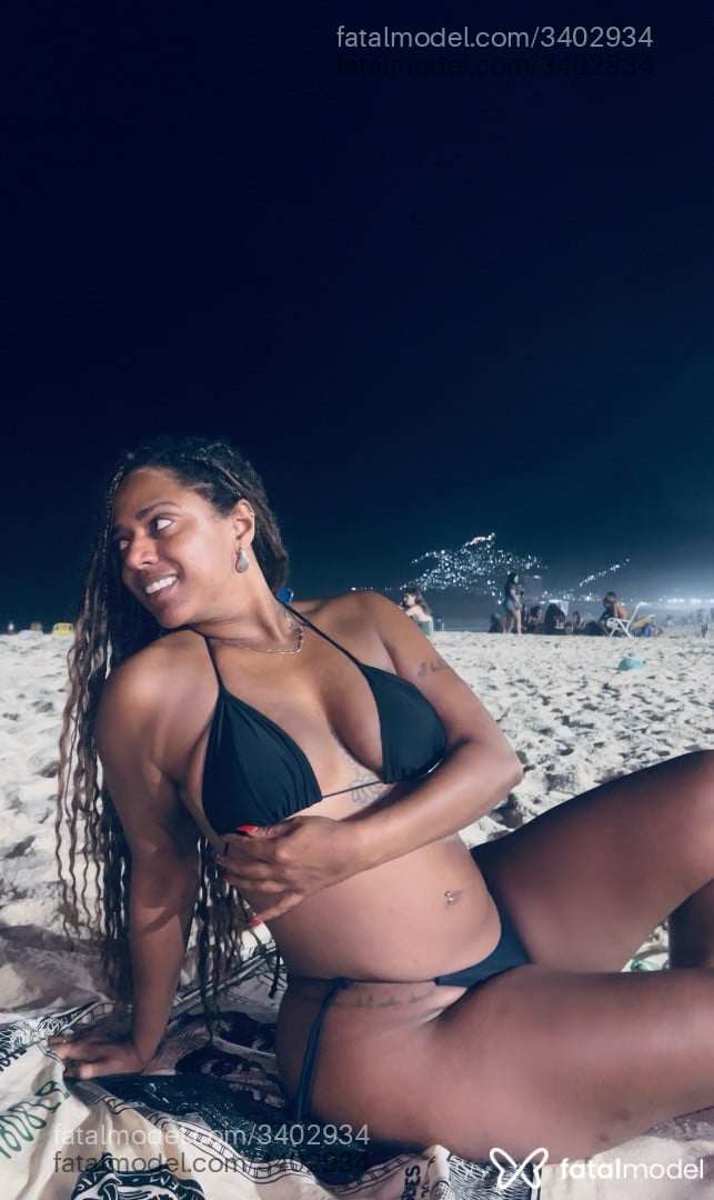 Acompanhante mulher morena (o) de olhos pretos - Agnes Luz