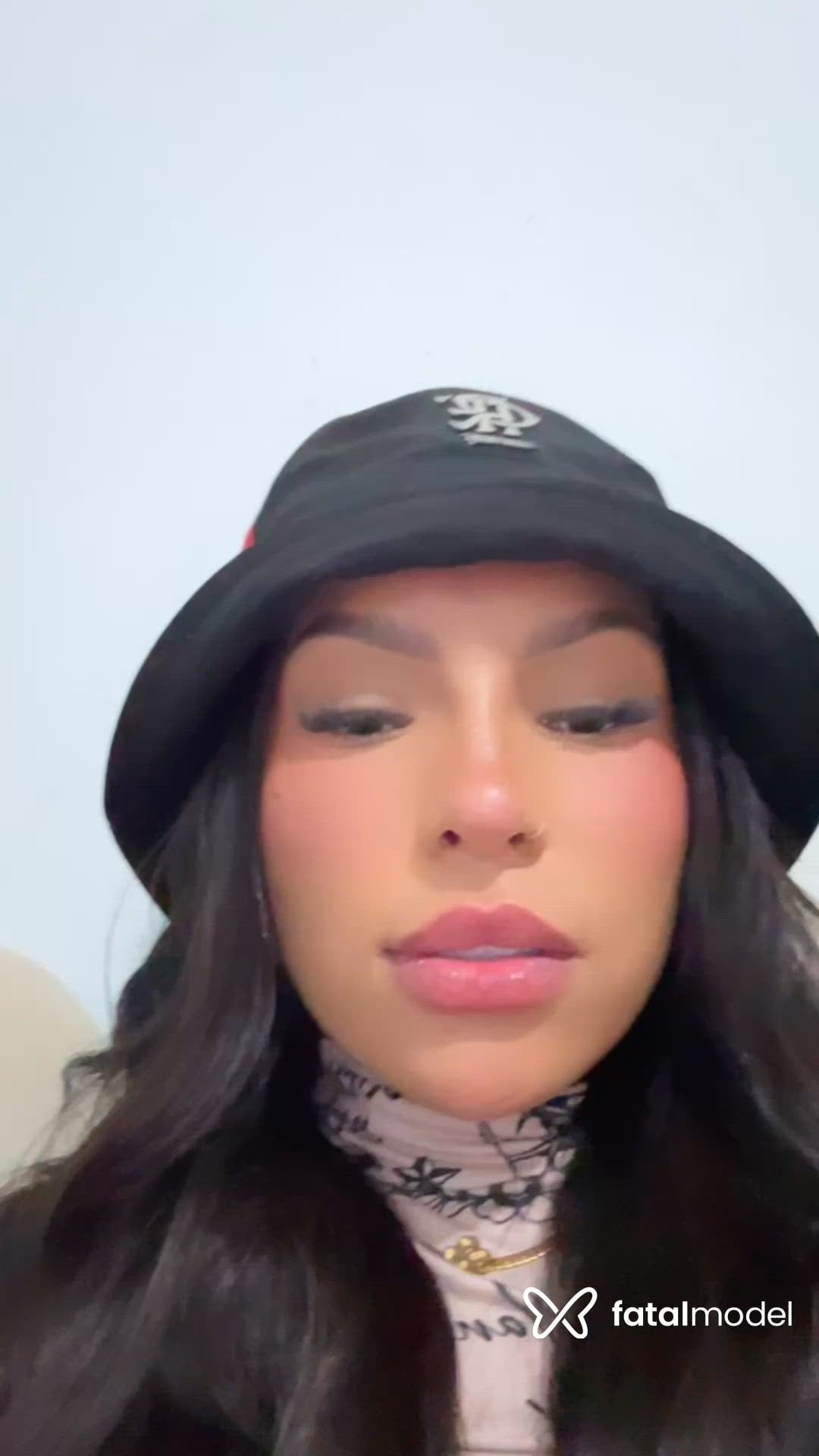 Acompanhante mulher morena (o) de olhos castanhos - Thyfany Ferreiira