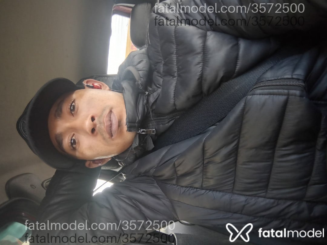 Acompanhante homem com cabelo castanho de olhos pretos - Angel Acompanhante homem com cabelo castanho de olhos pretos - Angel