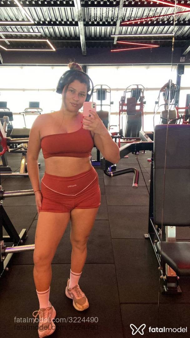 Acompanhante mulher loira (o) de olhos mel - Lara Estrada