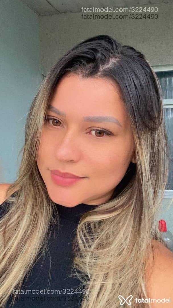 Acompanhante mulher loira (o) de olhos mel - Lara Estrada