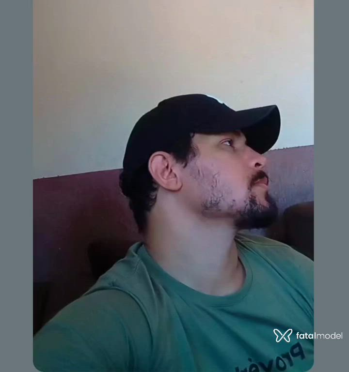Acompanhante homem com cabelo castanho de olhos castanhos - Sebastian
