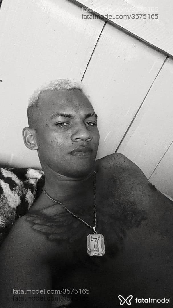 Acompanhante homem com cabelo grisalho de olhos castanhos - Raylson Freitas
