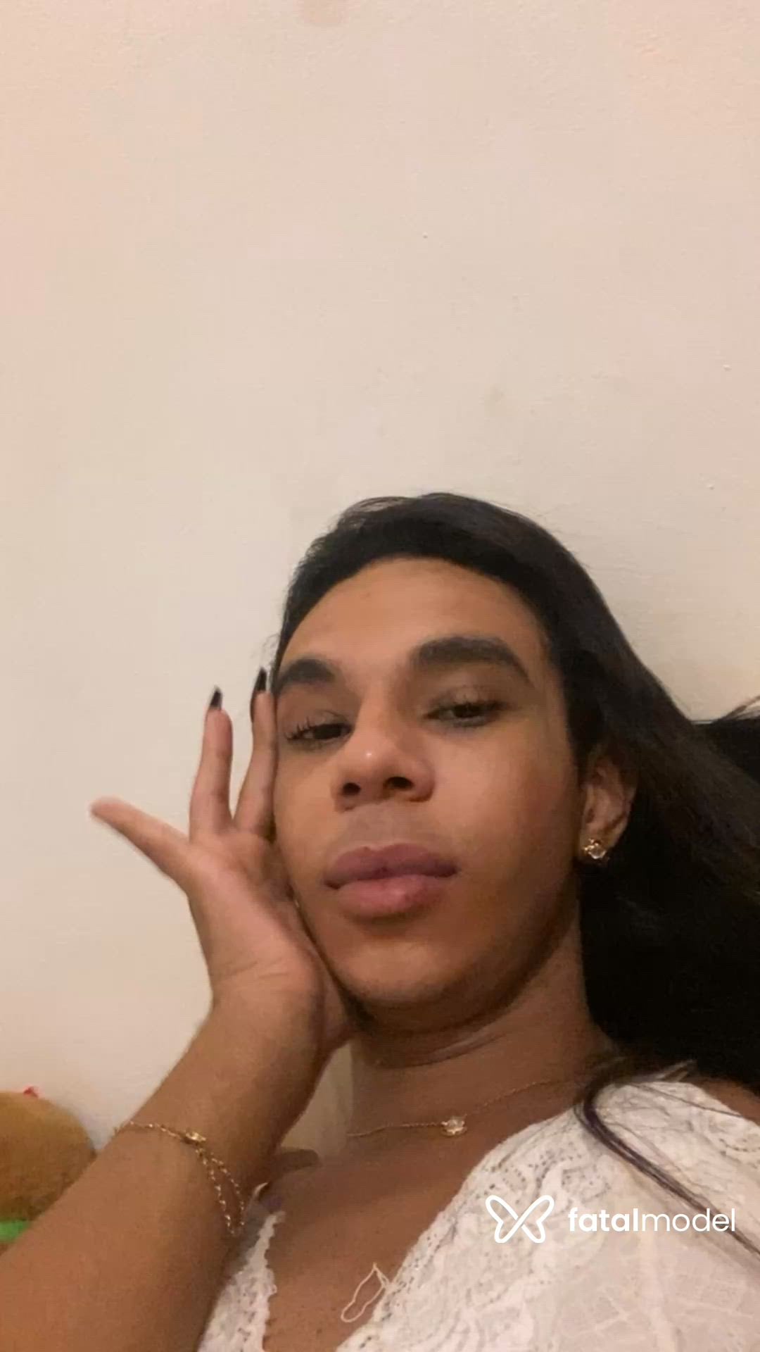 Acompanhante mulher trans morena (o) de olhos castanhos - Alice Menezes