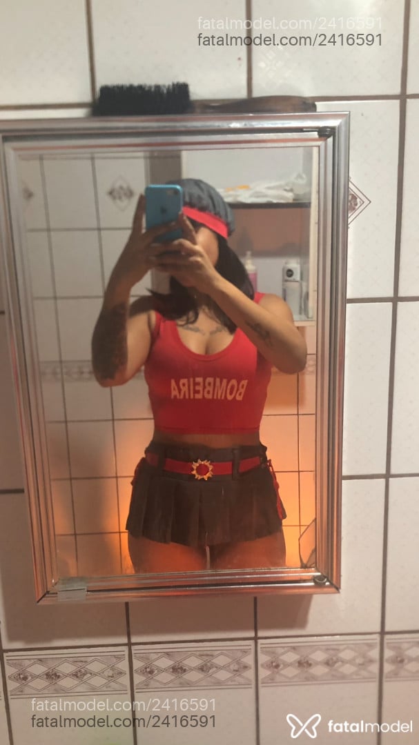 Acompanhante mulher com cabelo castanho de olhos mel - Lidiane