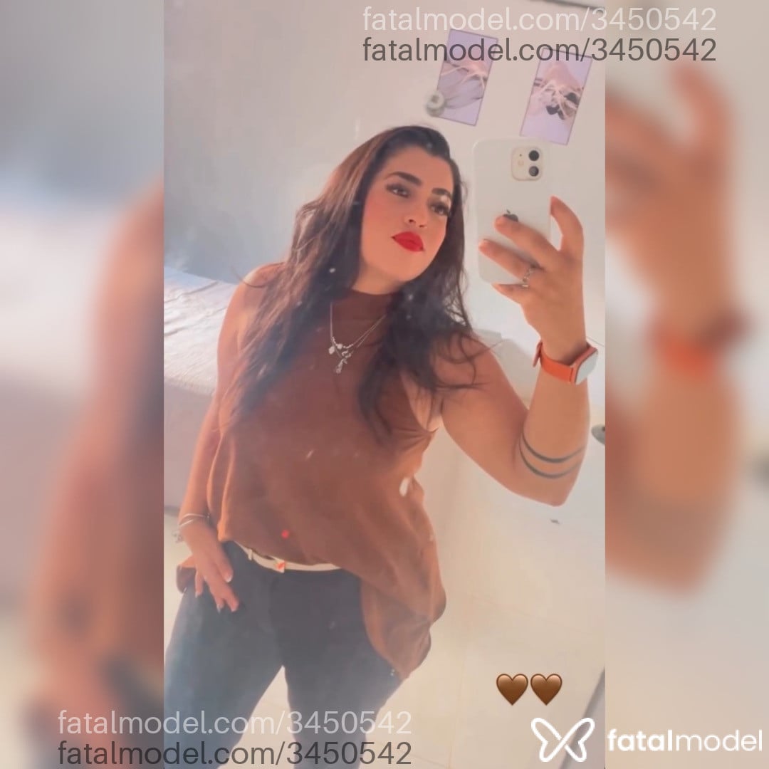 Acompanhante mulher morena (o) de olhos pretos - Monique