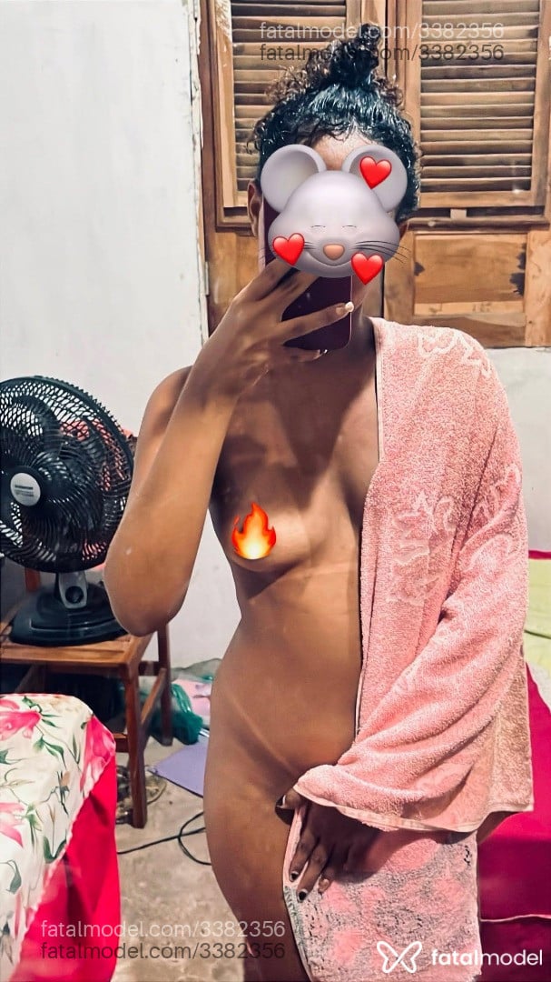 Acompanhante mulher morena (o) de olhos pretos - Gabriela Silva