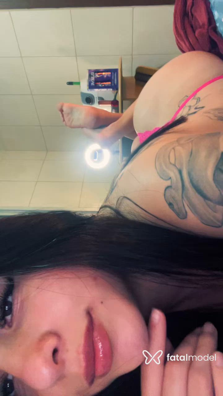 Acompanhante mulher morena (o) de olhos castanhos - Mirella
