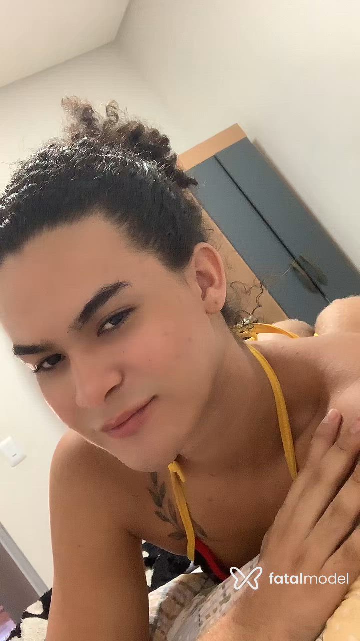 Acompanhante mulher trans morena (o) de olhos pretos - Lara Lorrany