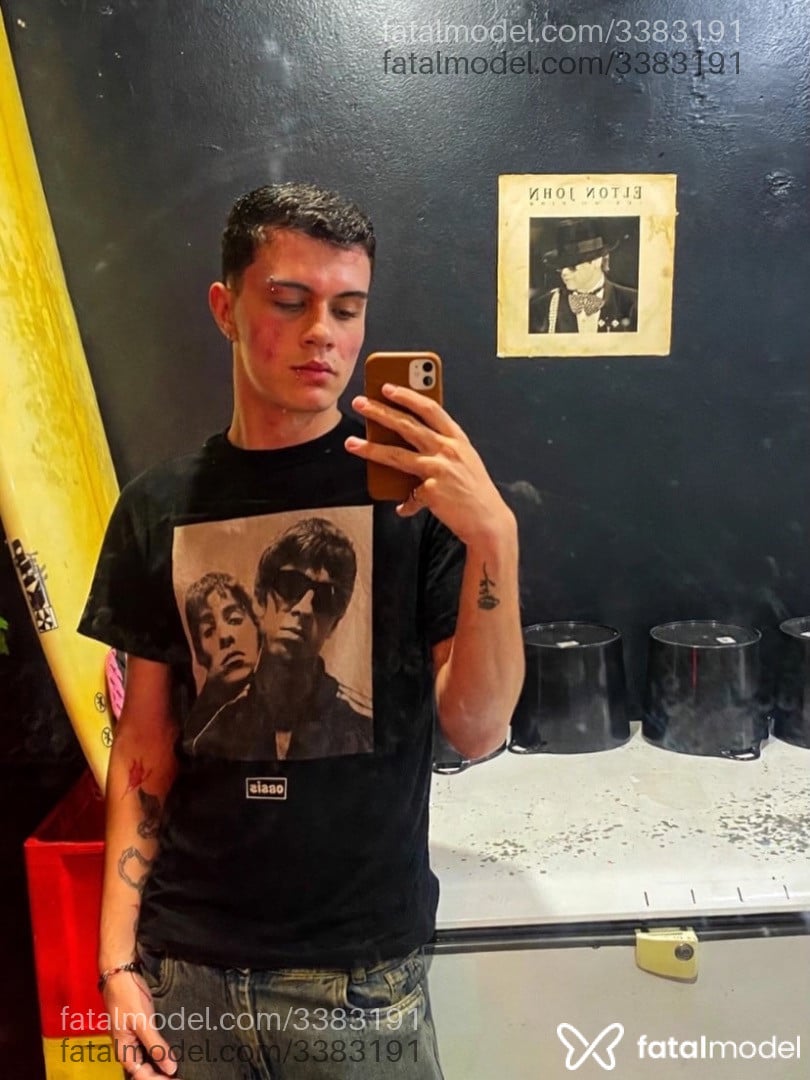 Acompanhante homem com cabelo castanho de olhos castanhos - Renan Rosa