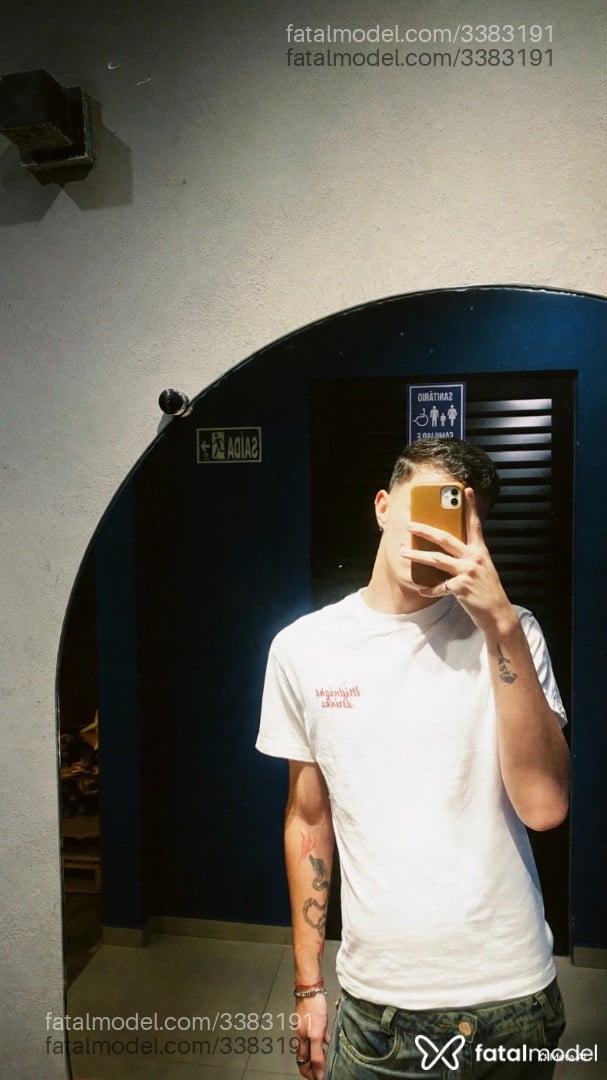 Acompanhante homem com cabelo castanho de olhos castanhos - Renan Rosa
