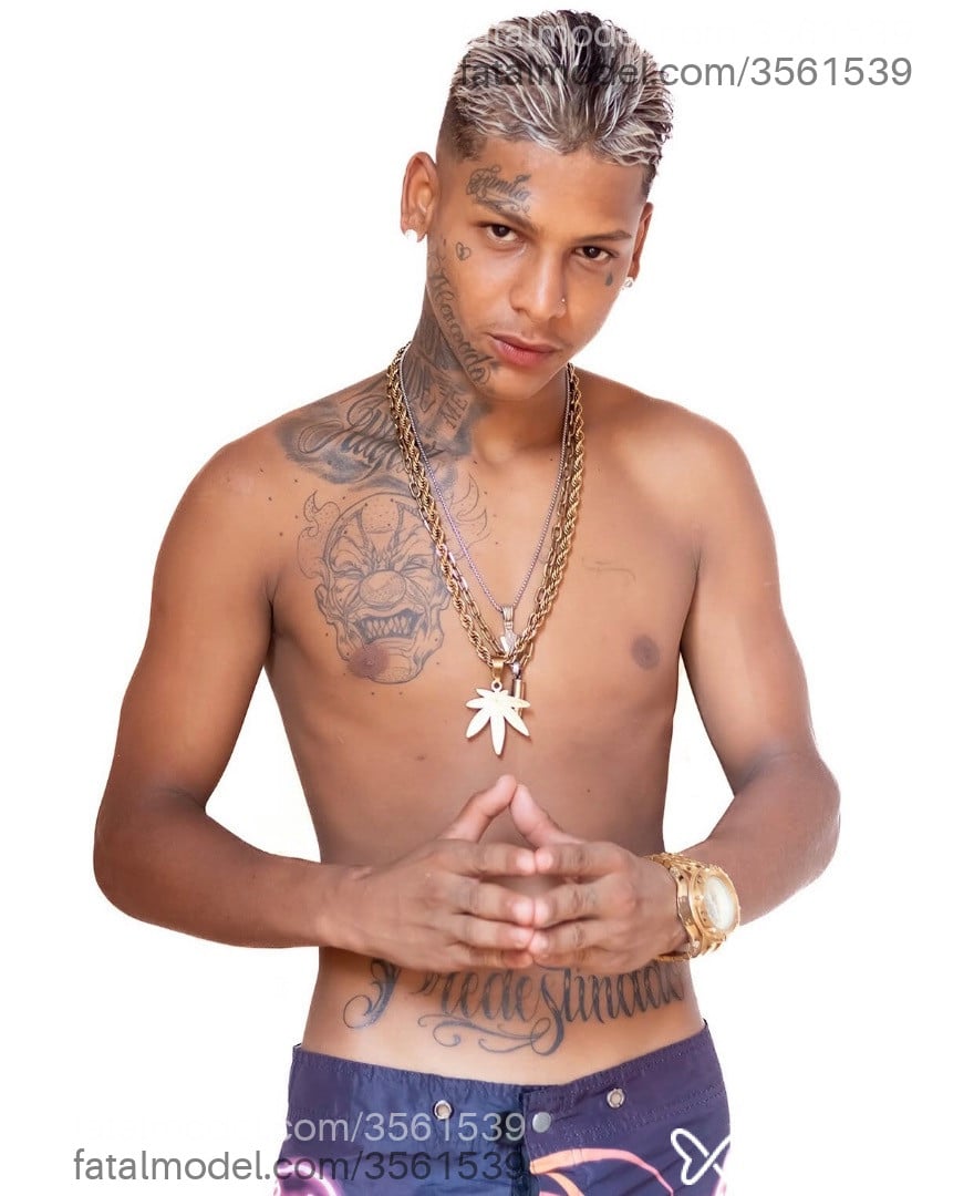 Acompanhante homem morena (o) de olhos castanhos - Mateus