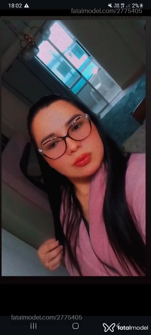 Acompanhante mulher morena (o) de olhos pretos - Victoria