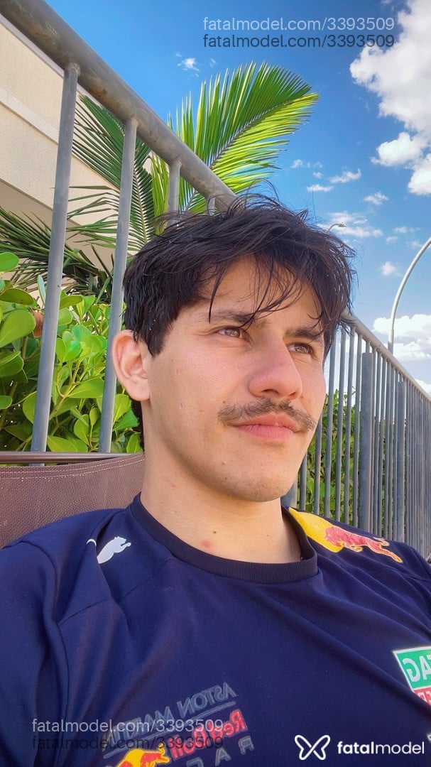 Acompanhante homem com cabelo castanho de olhos mel - Xandy