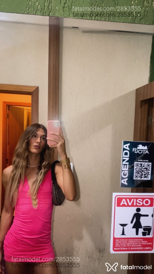 Acompanhante mulher trans morena (o) de olhos pretos - Dudavillar