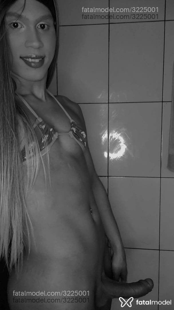 Acompanhante mulher trans loira (o) de olhos castanhos - Mikaelly