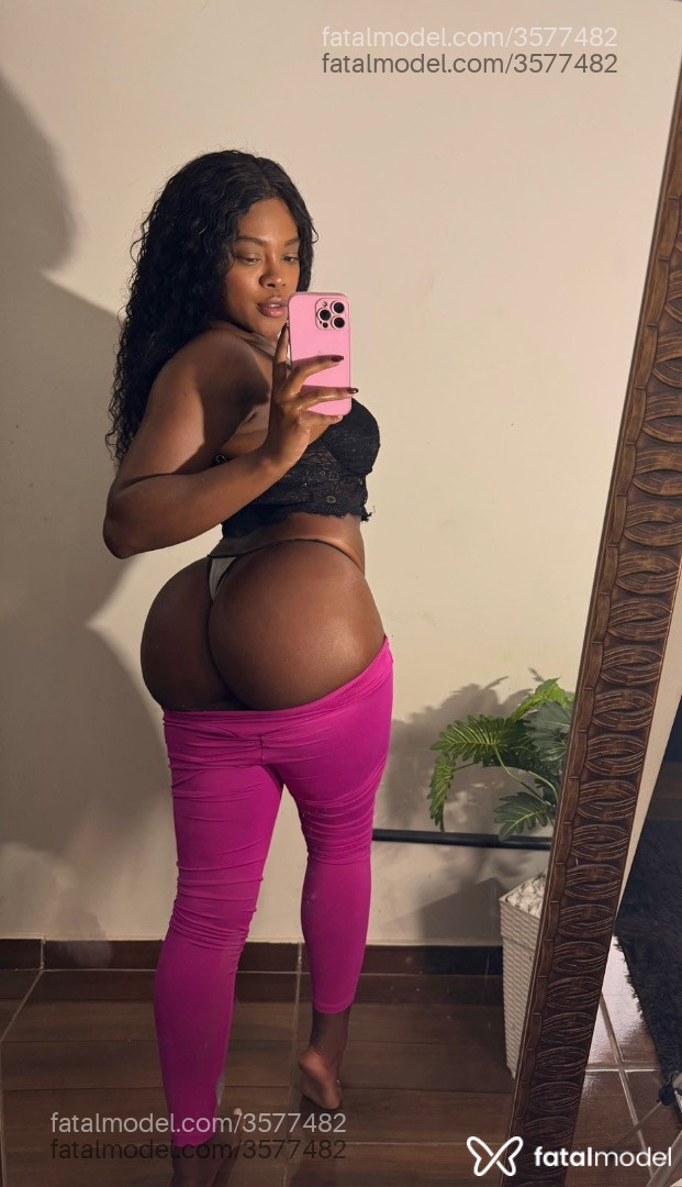 Acompanhante mulher com cabelo castanho de olhos pretos - Luana Couto