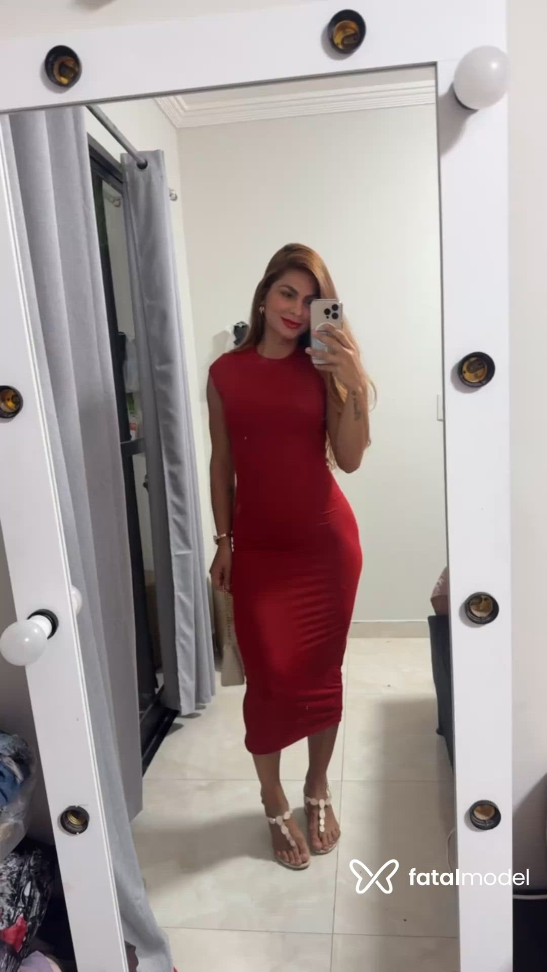 Acompanhante mulher ruiva (o) de olhos castanhos - Milla Padilha