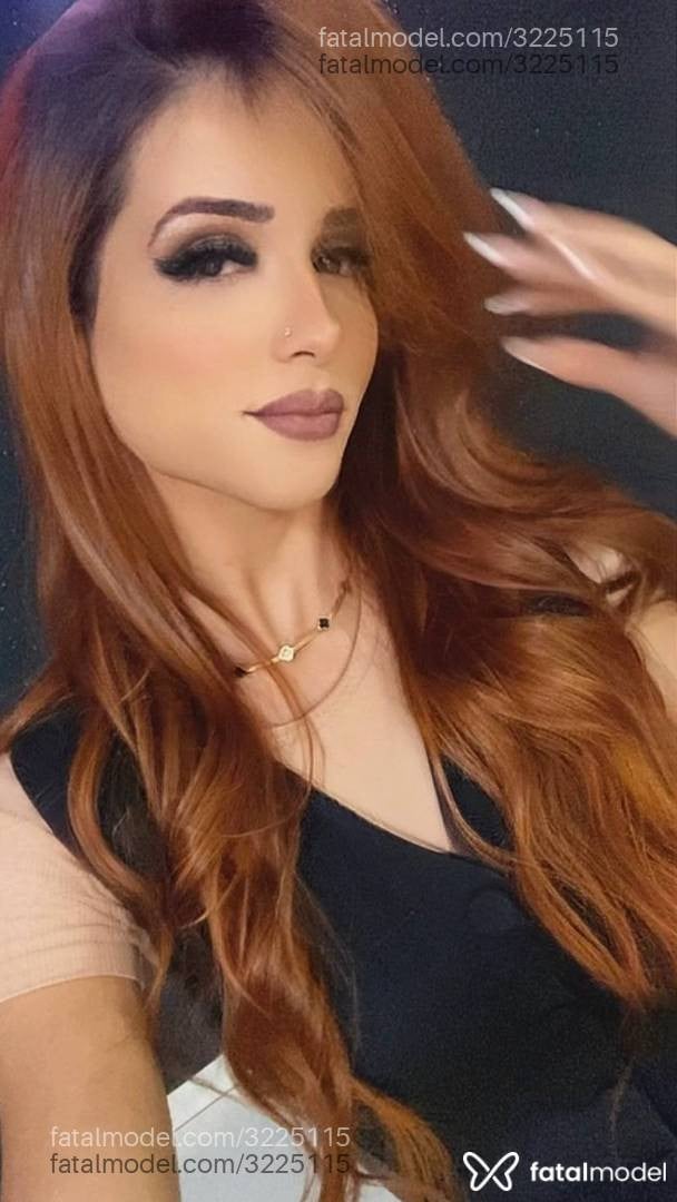Acompanhante mulher trans ruiva (o) de olhos verdes - Hemily Parker