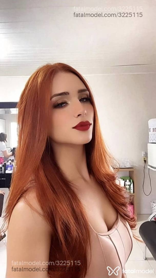 Acompanhante mulher trans ruiva (o) de olhos verdes - Hemily Parker