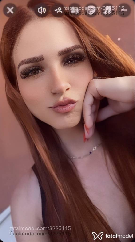 Acompanhante mulher trans ruiva (o) de olhos verdes - Hemily Parker