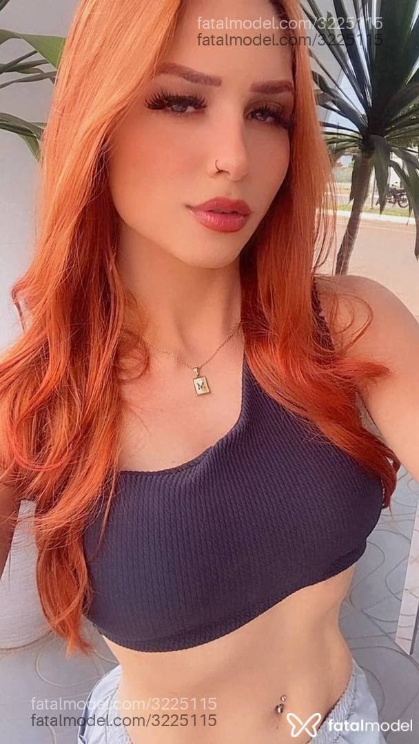 Acompanhante mulher trans ruiva (o) de olhos verdes - Hemily Parker