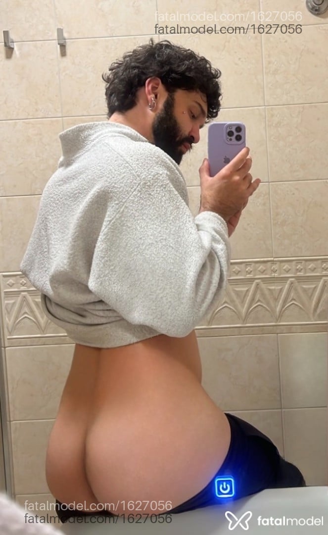 Acompanhante homem com cabelo castanho de olhos castanhos - Noah