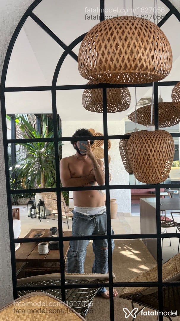 Acompanhante homem com cabelo castanho de olhos castanhos - Noah