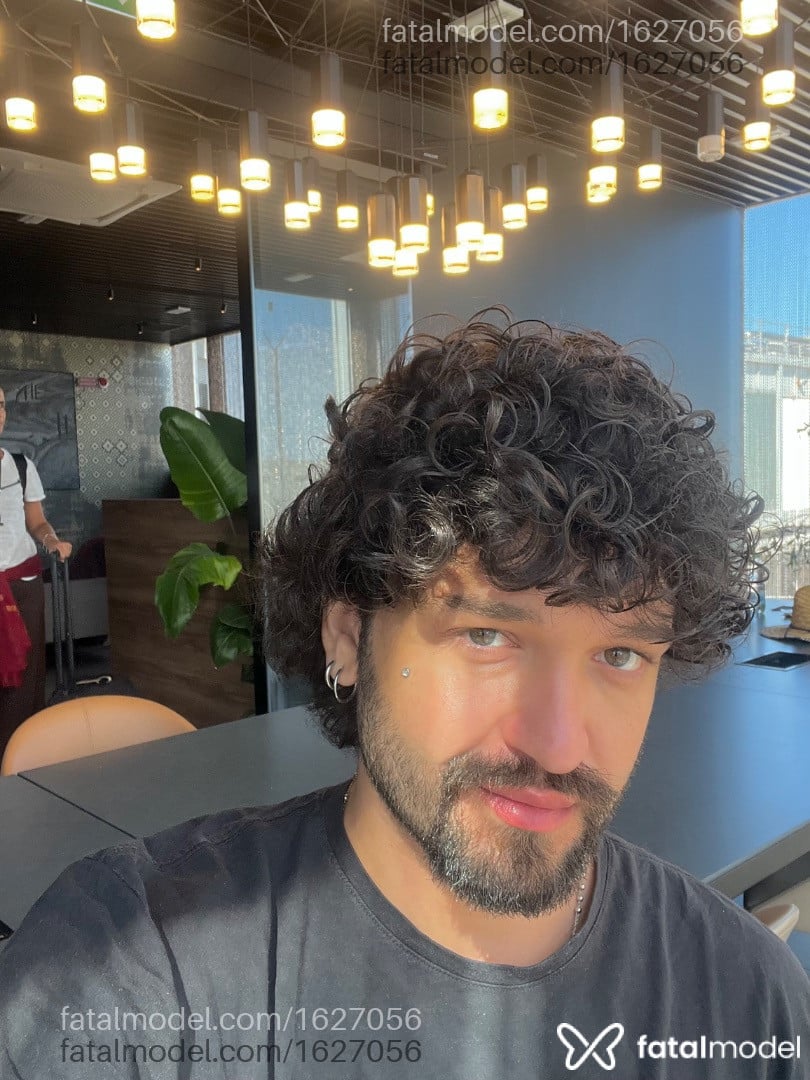 Acompanhante homem com cabelo castanho de olhos castanhos - Noah